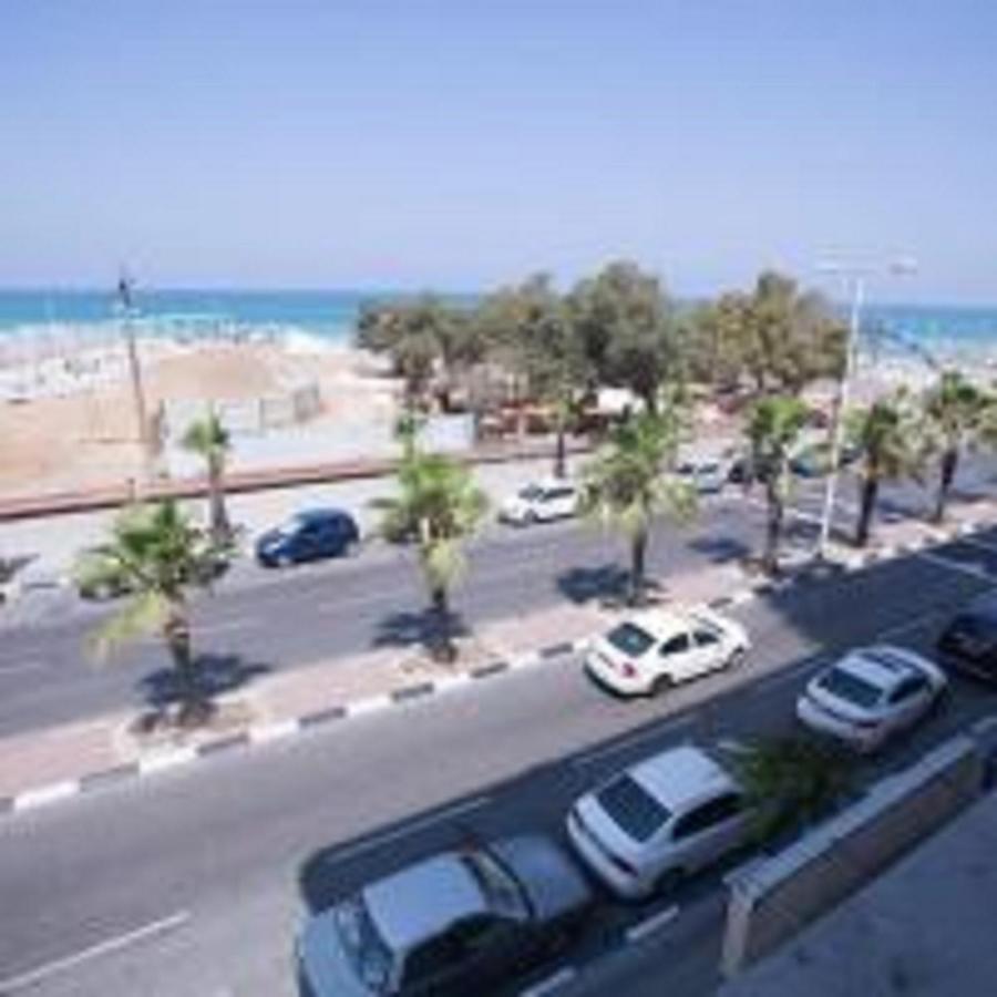 דירת 5 חדרים מול הים Leilighet Bat Yam Eksteriør bilde