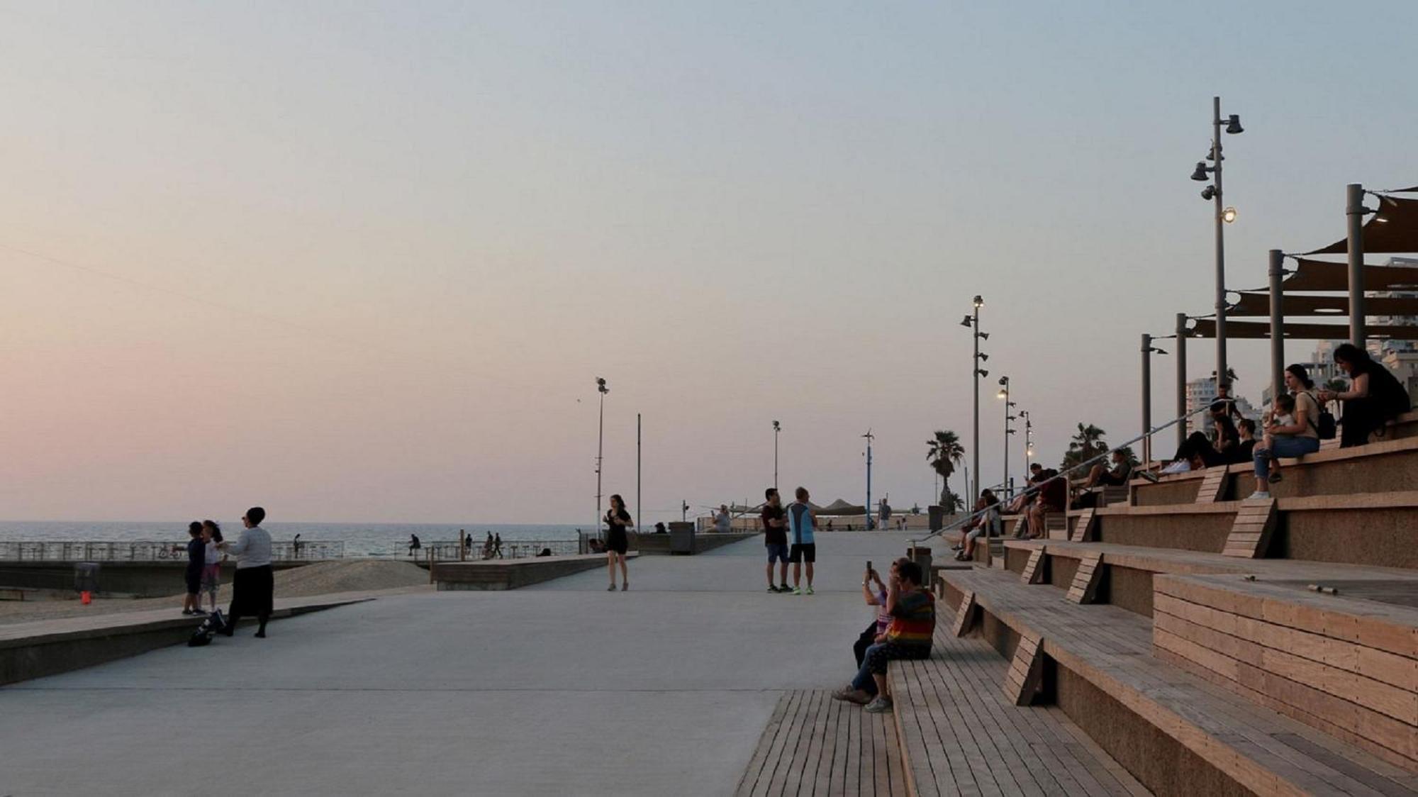 דירת 5 חדרים מול הים Leilighet Bat Yam Eksteriør bilde